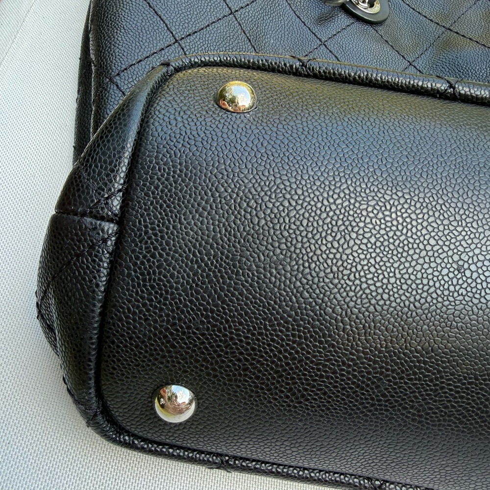 Chanel Black/Burgundy Quilted Shoulder Bag - Picture 7 of 16
